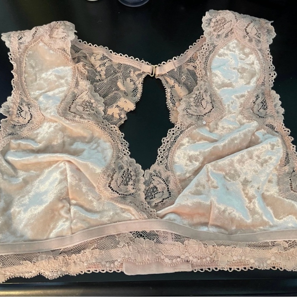 Victoria's Secret Lace Bralette in Soft Pink